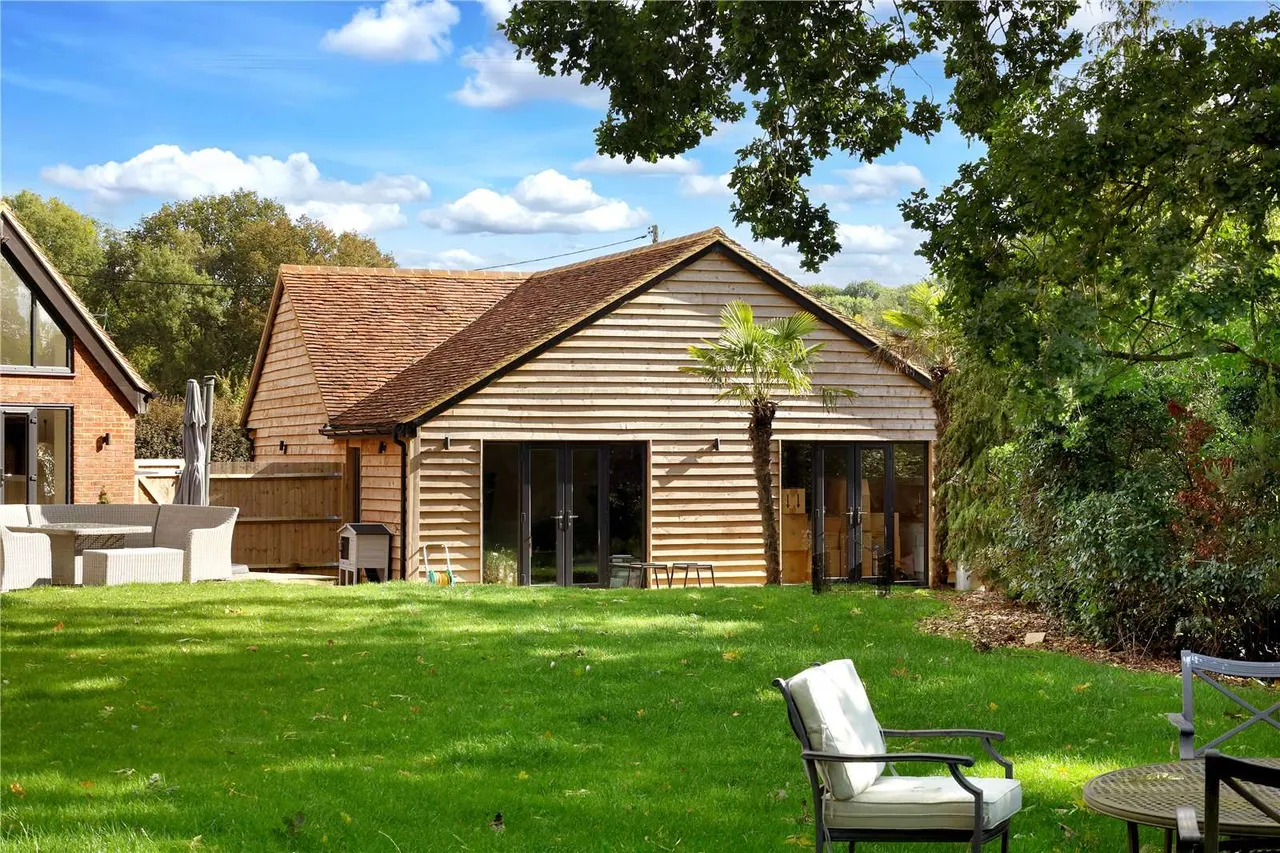 Ledgemore Lane, Great Gaddesden, HP2, photo 17