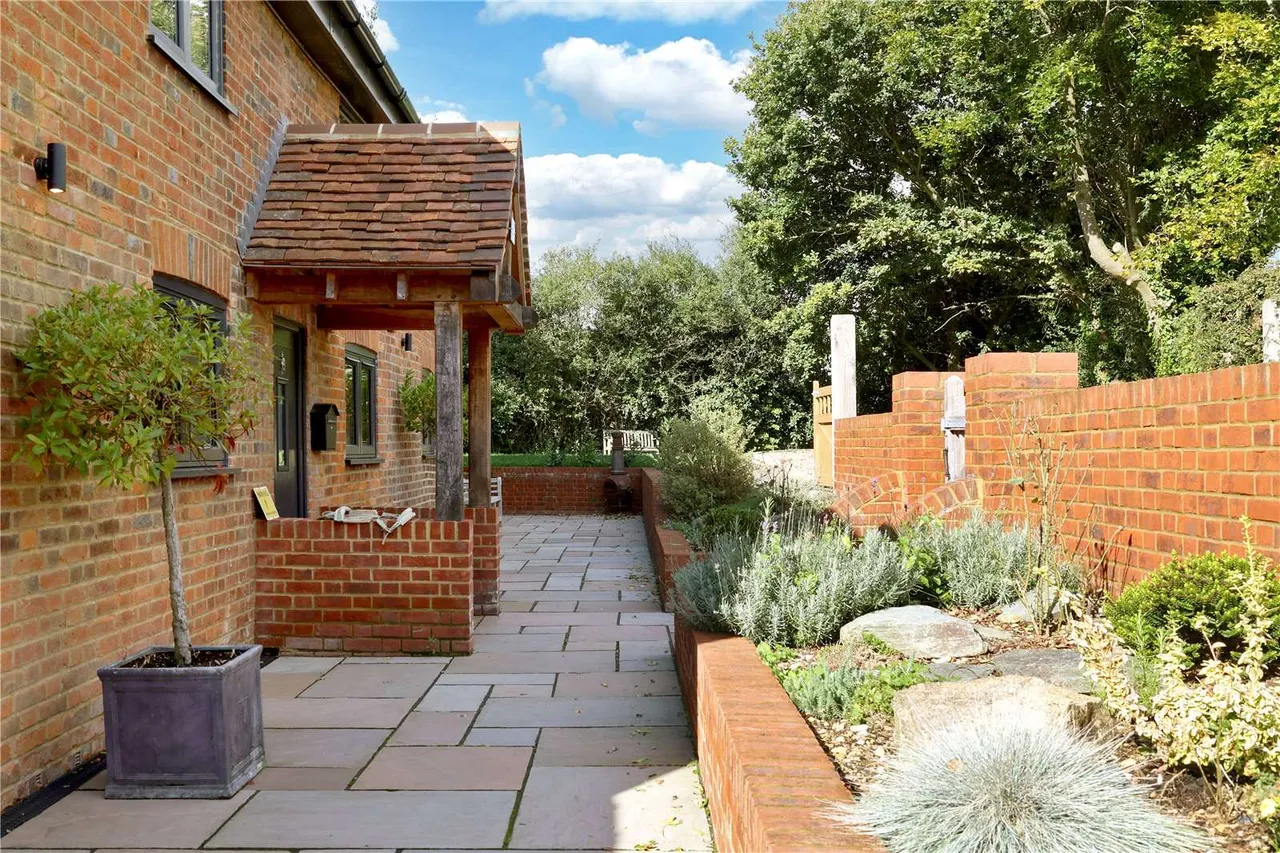 Ledgemore Lane, Great Gaddesden, HP2, photo 21