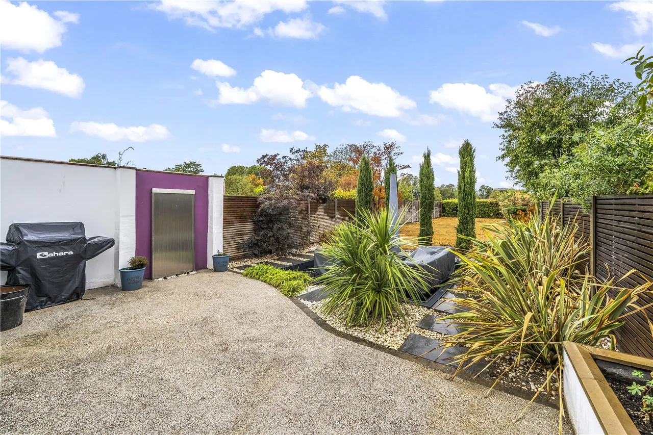 Manor Lane, Sunbury, TW16 6JE, photo 2
