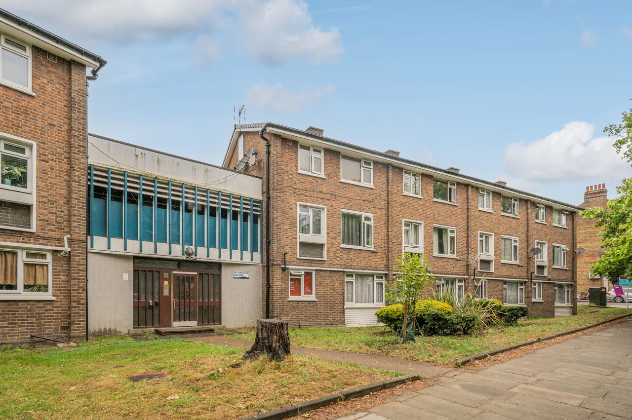 3 bed flat for sale, London, SW16