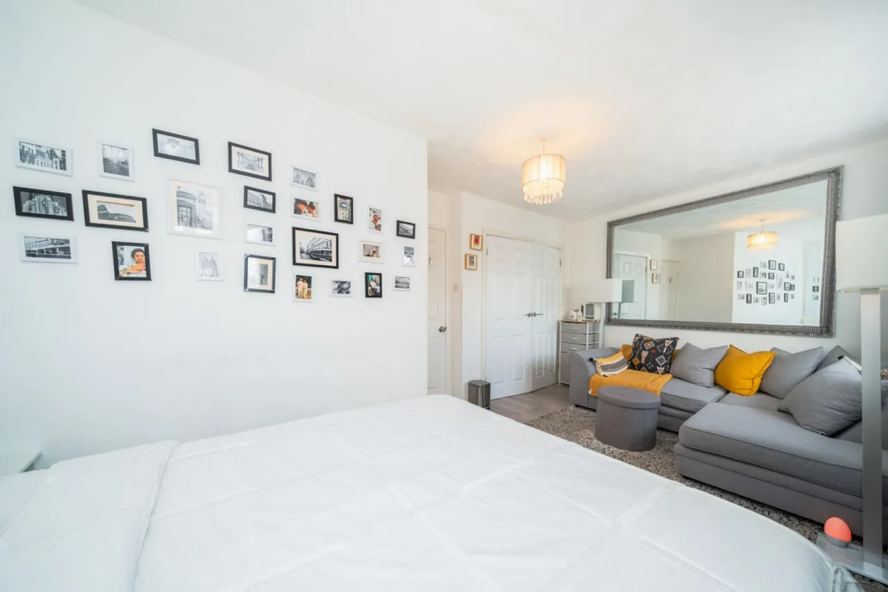 Mount Avenue , Southall, photo 12