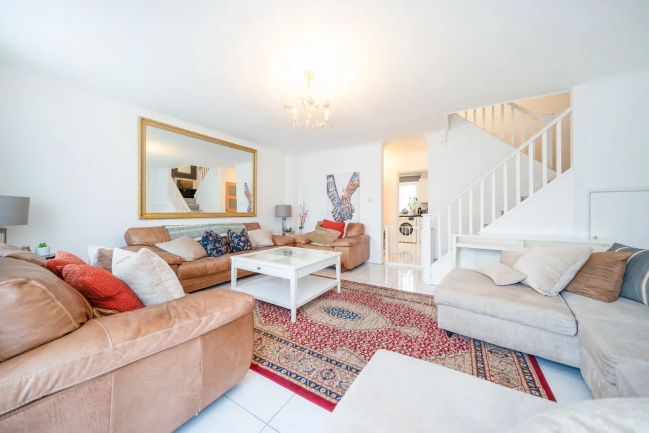 Mount Avenue , Southall, photo 4
