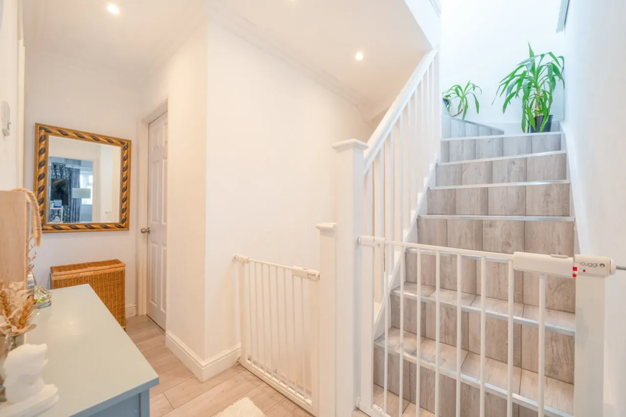 Mount Avenue , Southall, photo 8