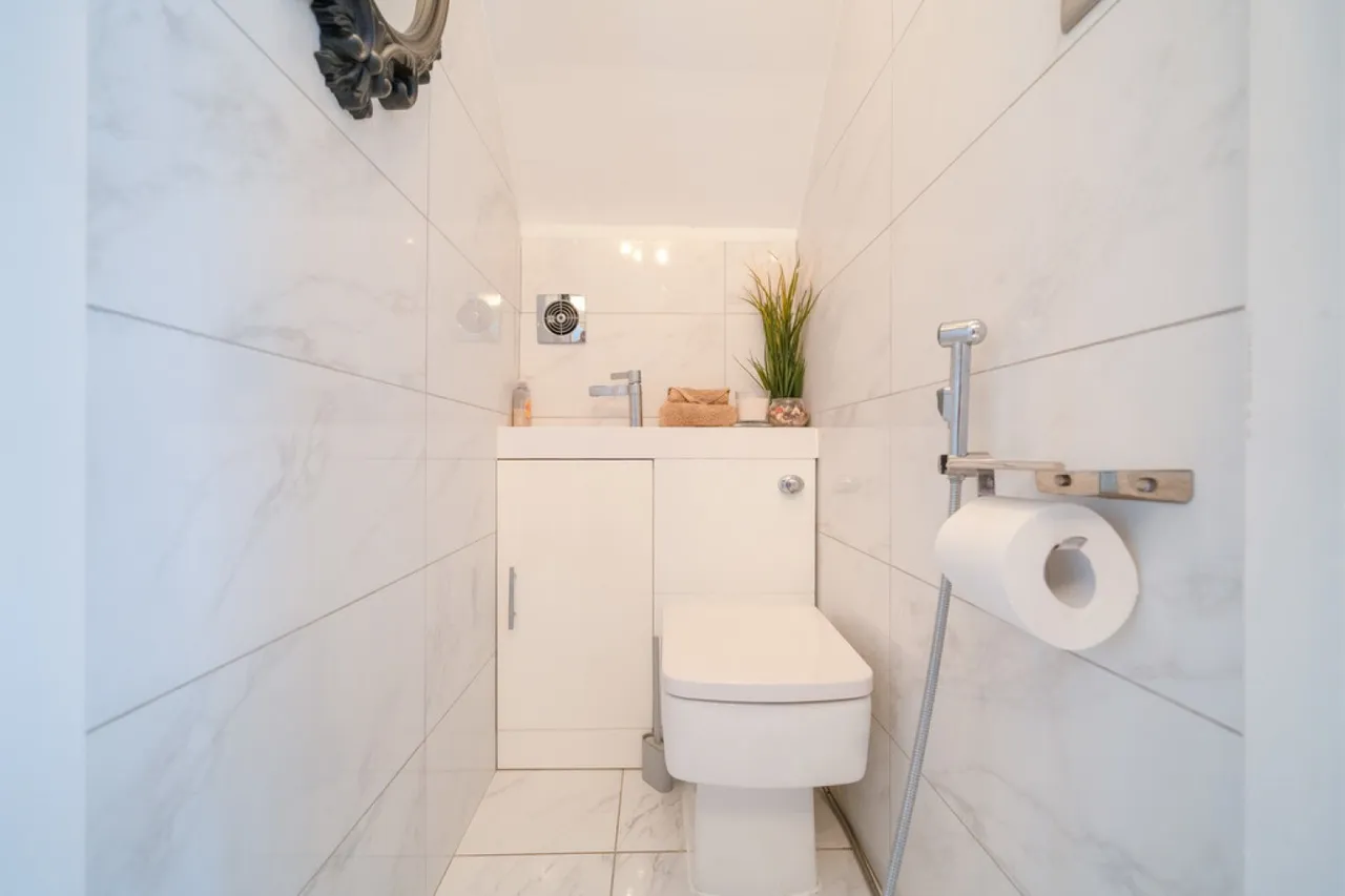 Mount Avenue , Southall, photo 9