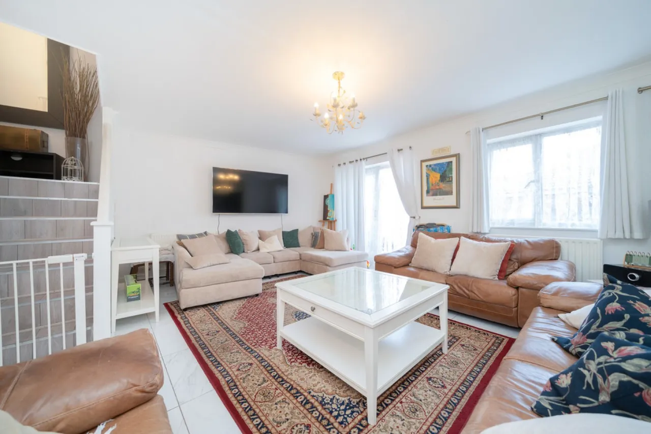 Mount Avenue , Southall, photo 5