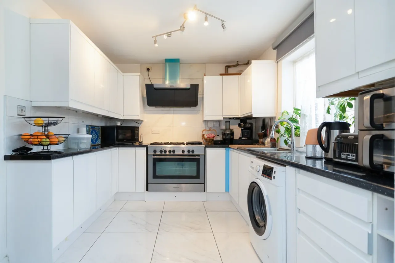 Mount Avenue , Southall, photo 7