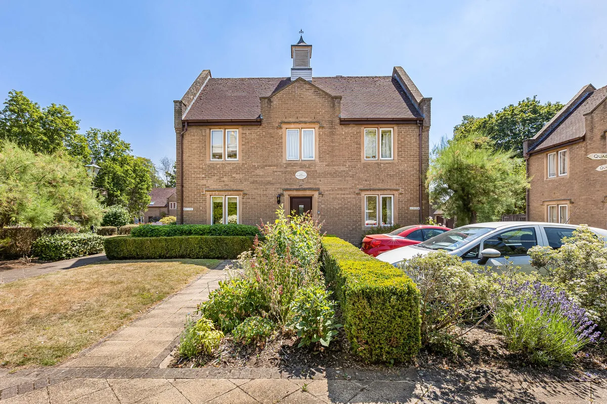 2 bed flat for sale, Bicester House, Bicester