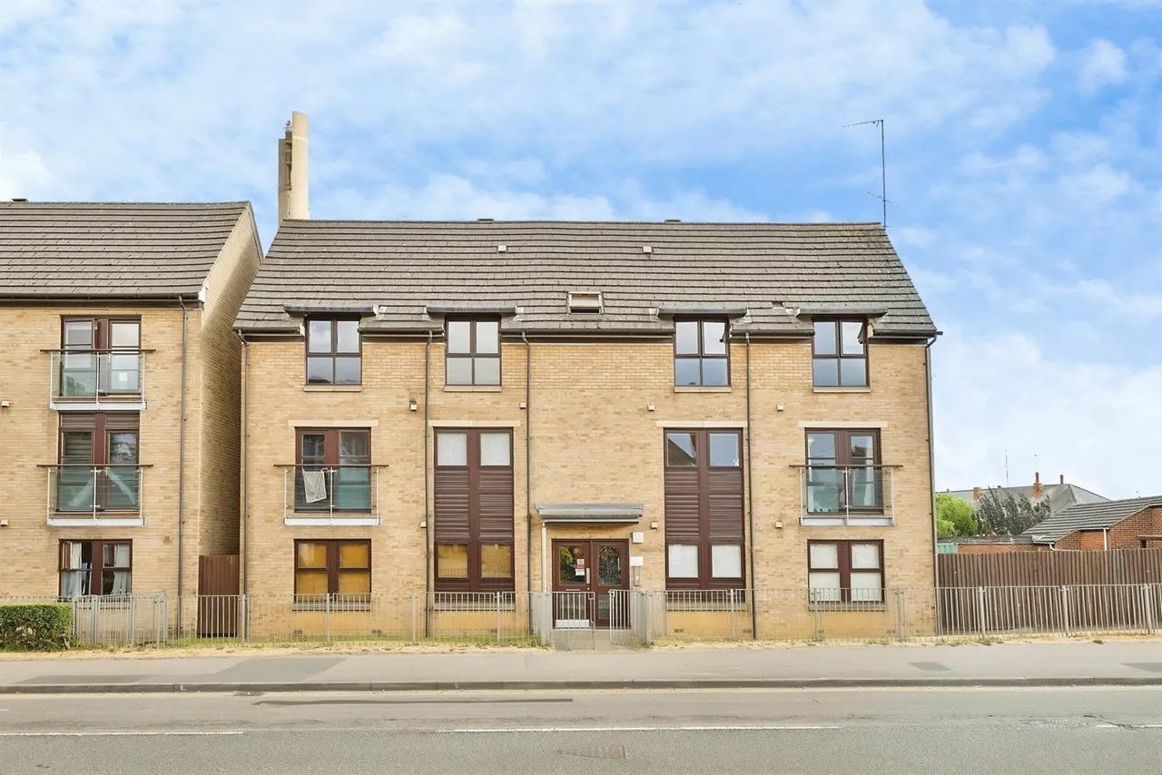 1 bed flat for sale — Weedon Road, Northampton