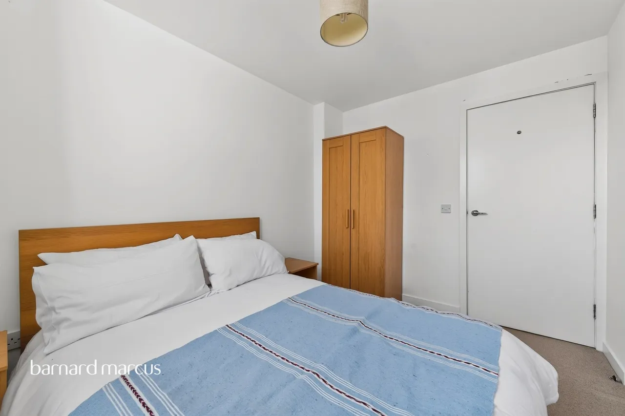 Osiers Road, London, photo 12
