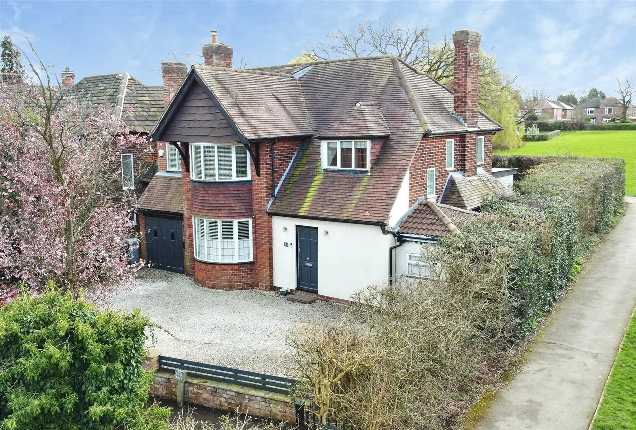 4 bed house for sale — Grangeway, Handforth, Wilmslow, Cheshire, SK9