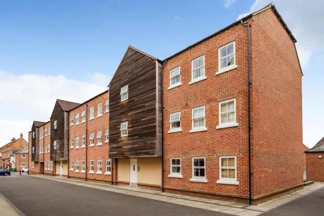 2 bed flat for sale, Nymet Court, Aylesbury, HP19