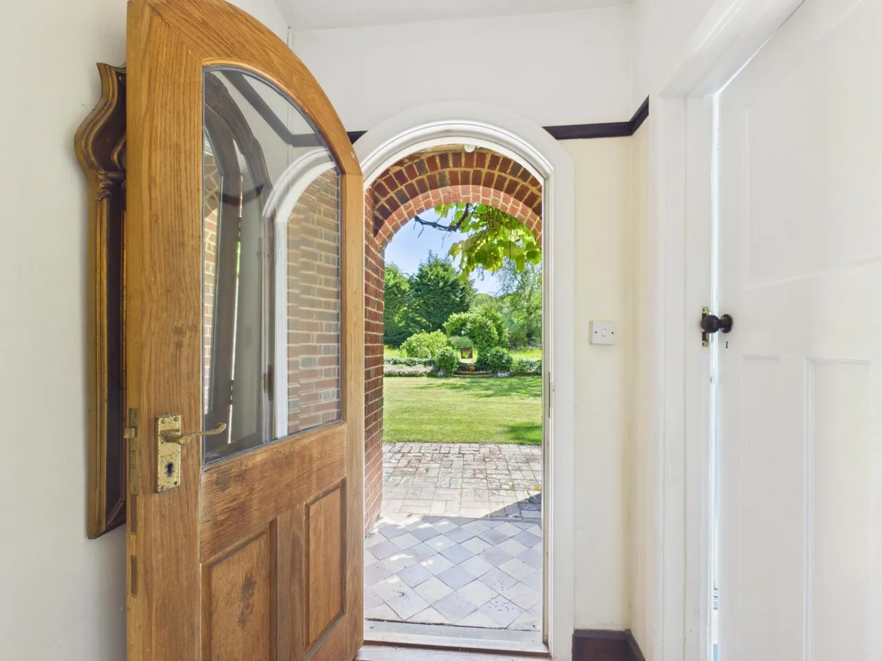 Farnham Road, Hook, RG29, photo 9