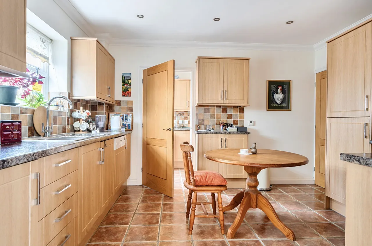 The Crescent, West Wittering, PO20, photo 9