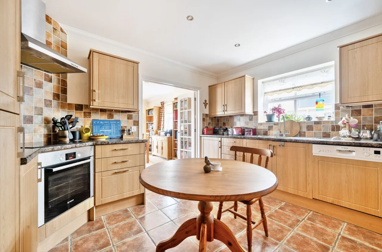 The Crescent, West Wittering, PO20, photo 10