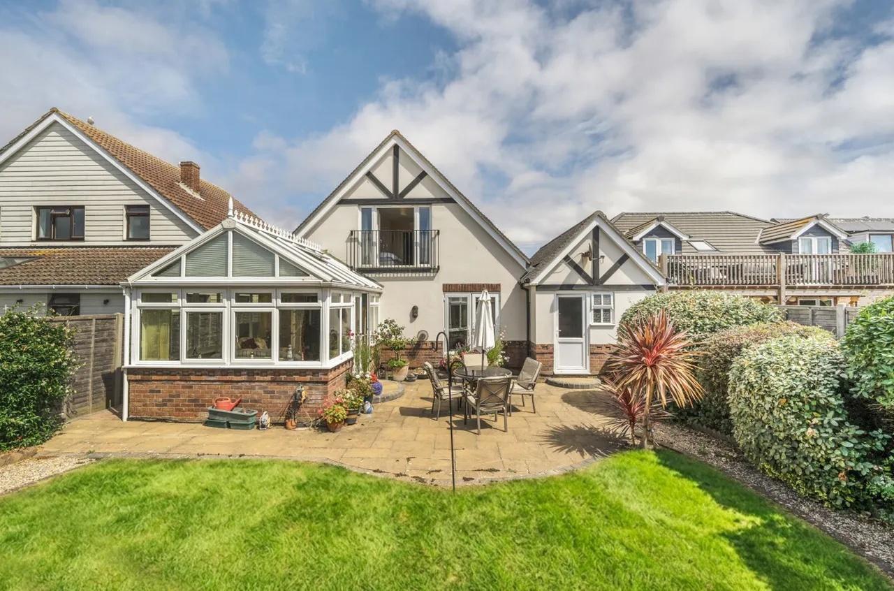 The Crescent, West Wittering, PO20, photo 27