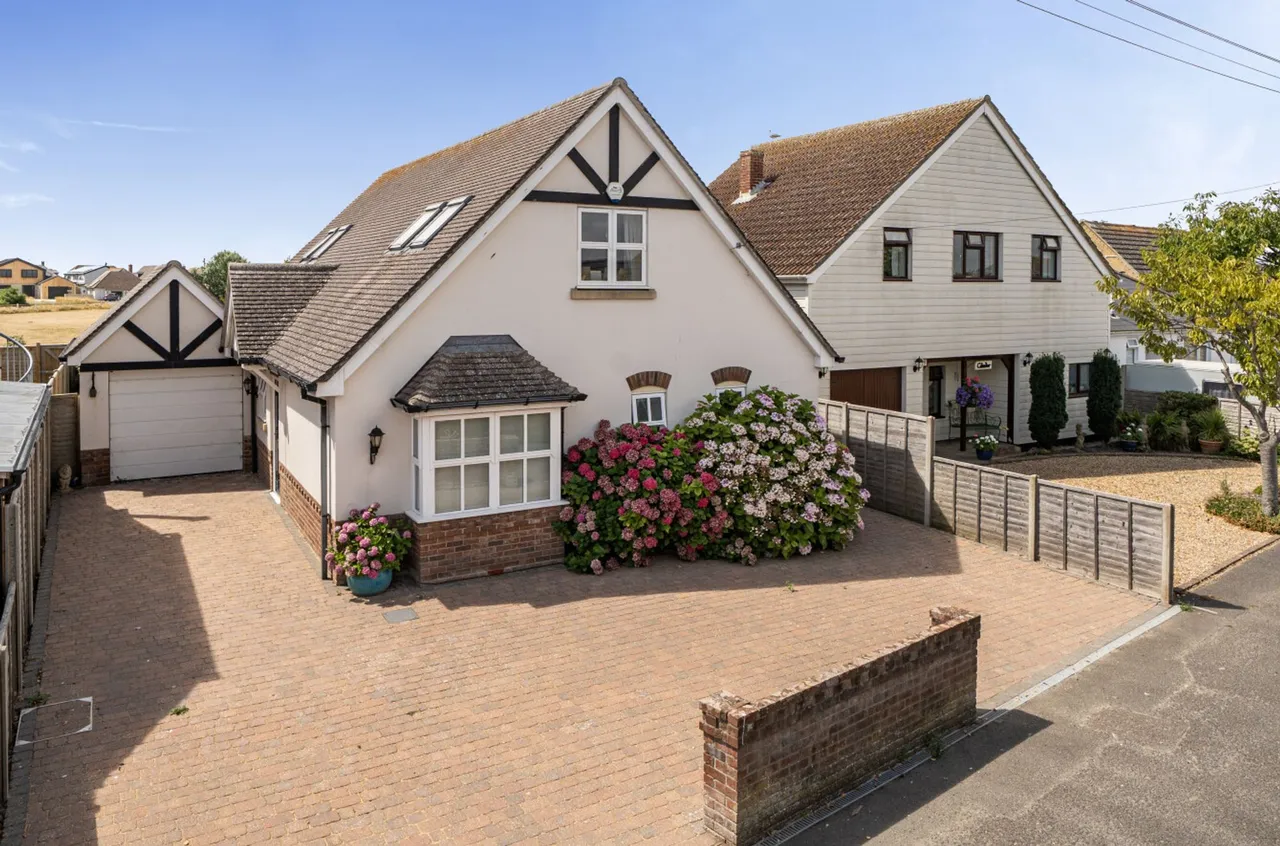 The Crescent, West Wittering, PO20, photo 28