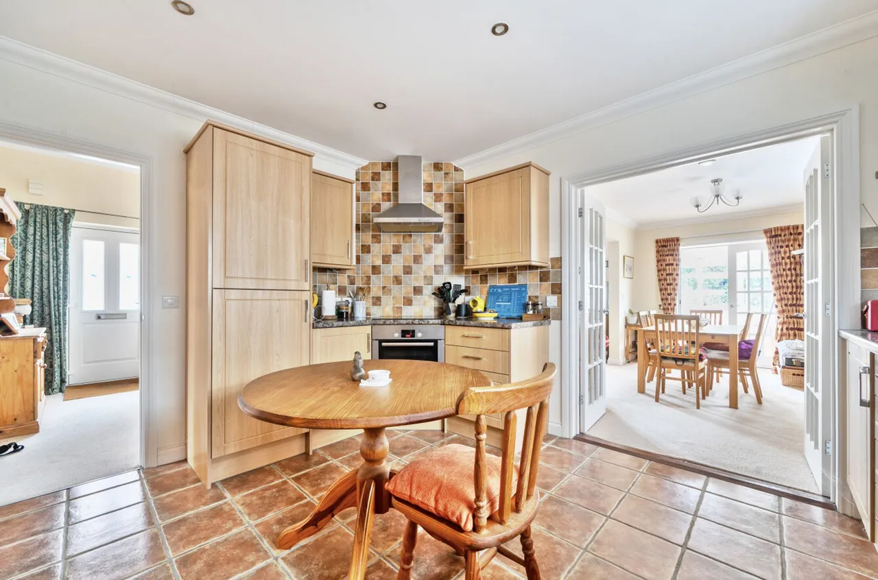 The Crescent, West Wittering, PO20, photo 8