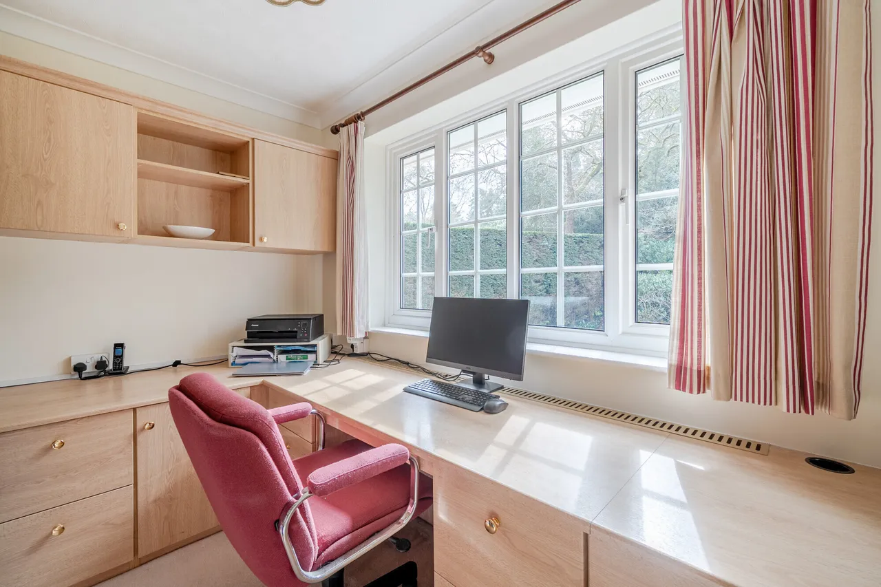 Star Hill Drive, Churt, Farnham, GU10, photo 11