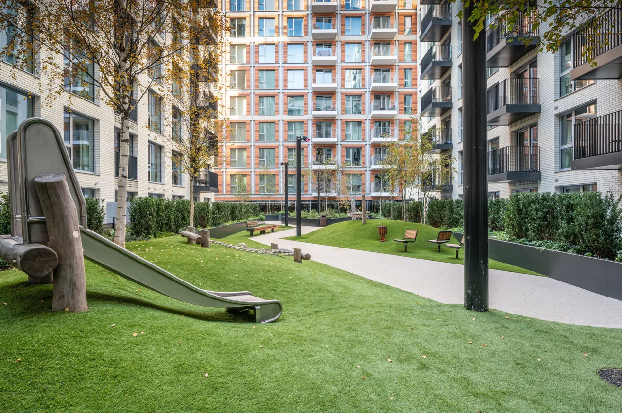 London, SW11, photo 45