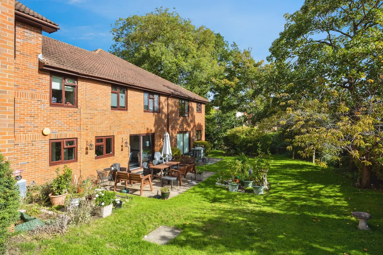 Worplesdon Road, Guildford, GU2, photo 17