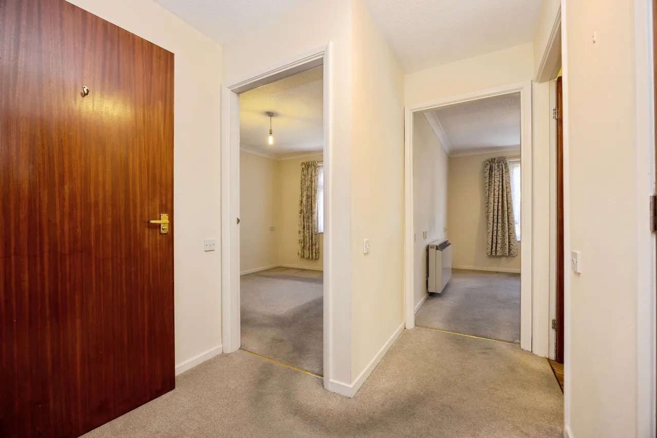 Worplesdon Road, Guildford, GU2, photo 2
