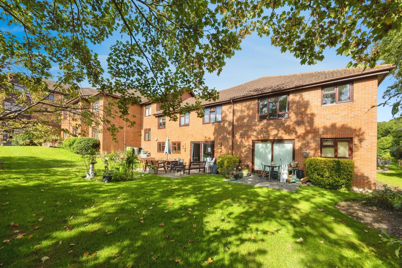 Worplesdon Road, Guildford, GU2, photo 18