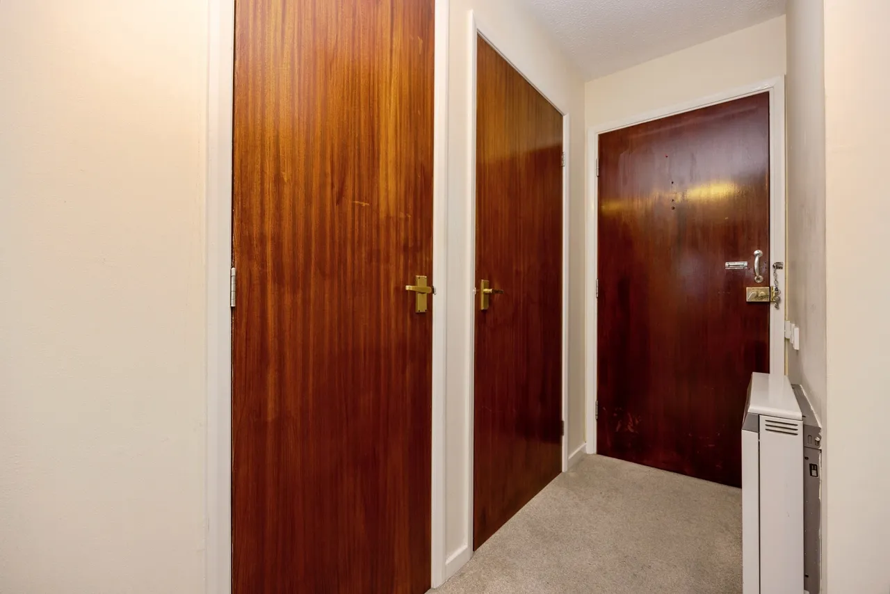 Worplesdon Road, Guildford, GU2, photo 8