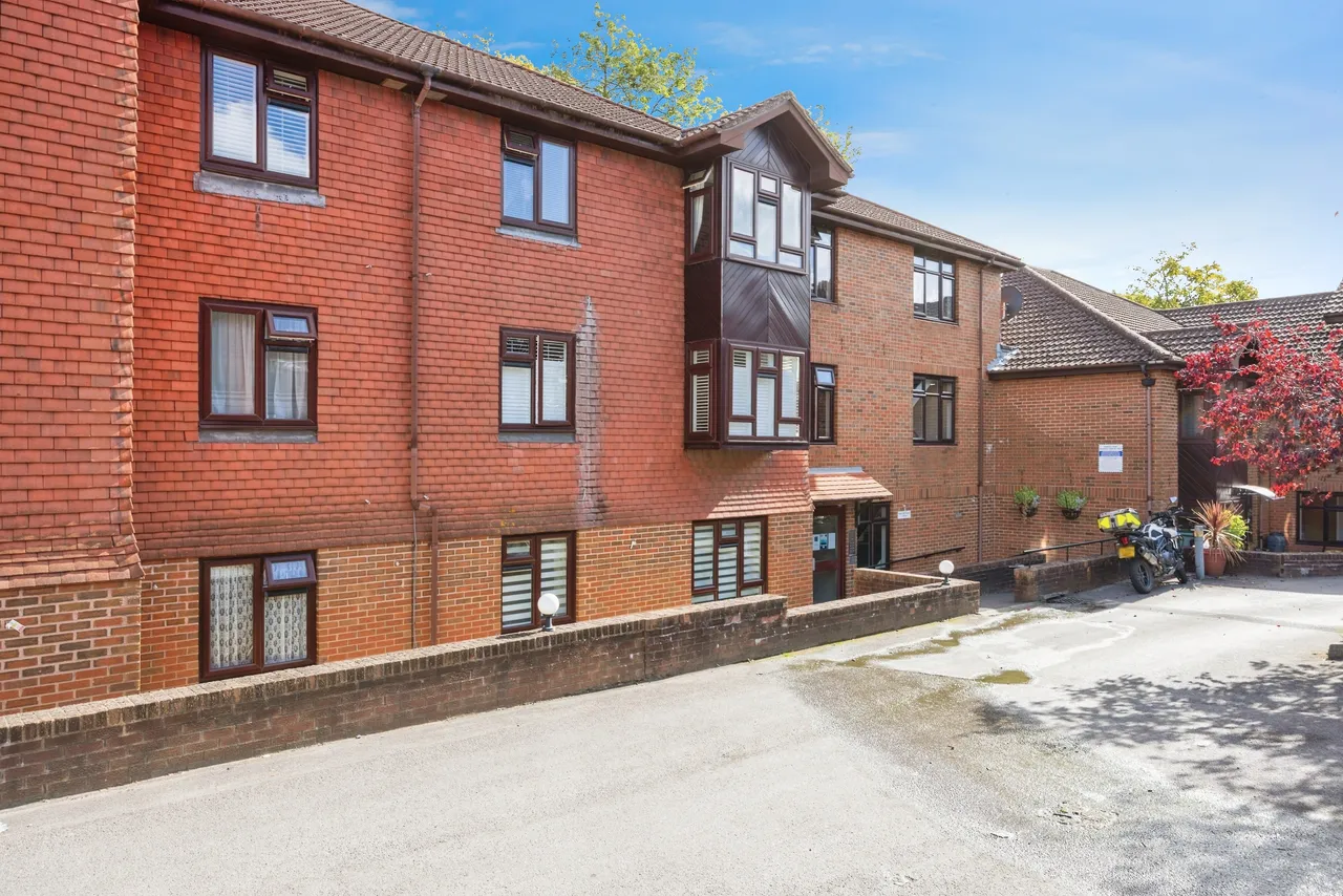 Worplesdon Road, Guildford, GU2, photo 19