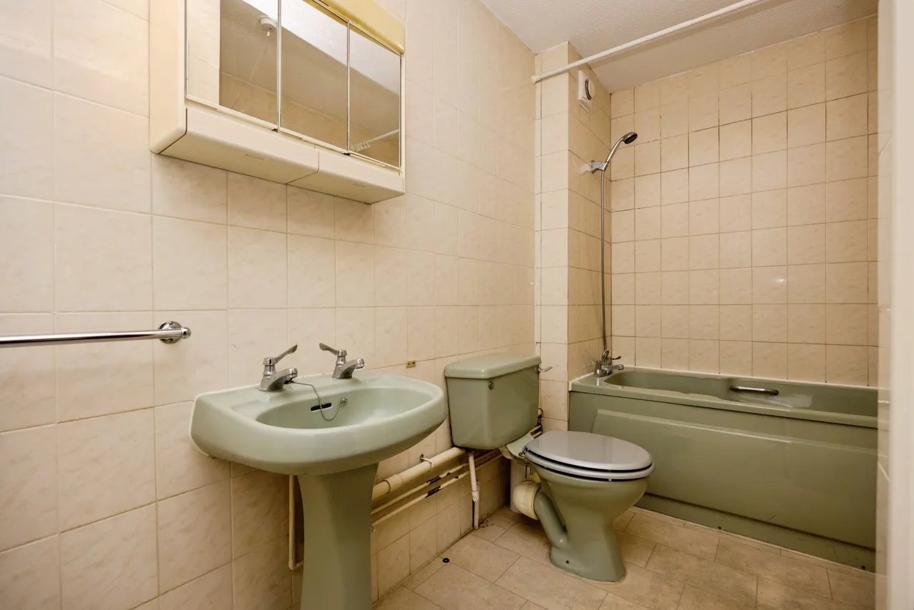 Worplesdon Road, Guildford, GU2, photo 13