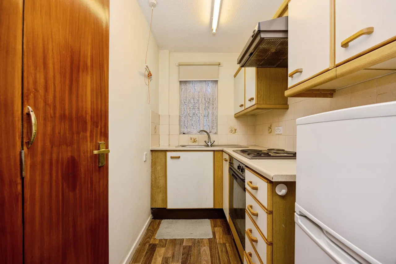 Worplesdon Road, Guildford, GU2, photo 6