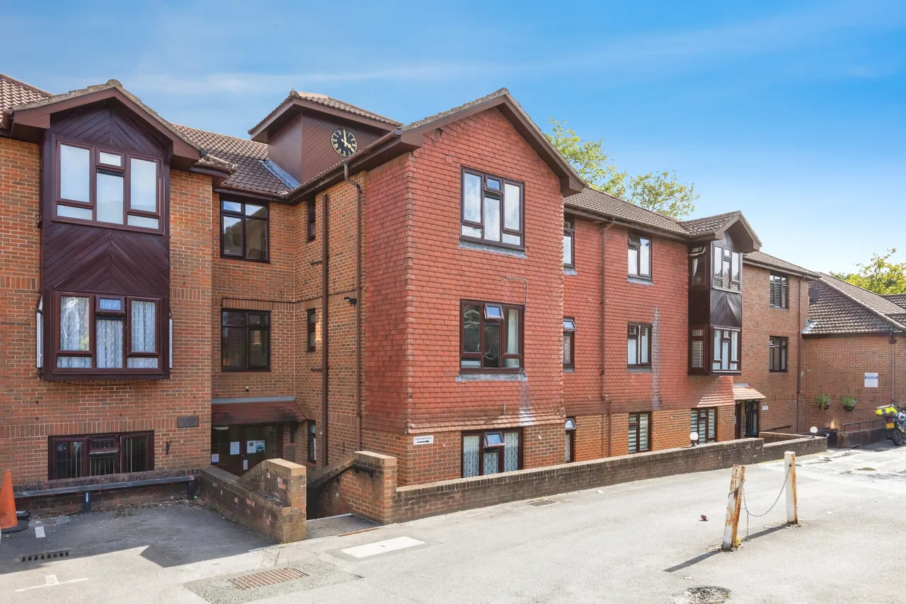 1 bed flat for sale, Worplesdon Road, Guildford, GU2
