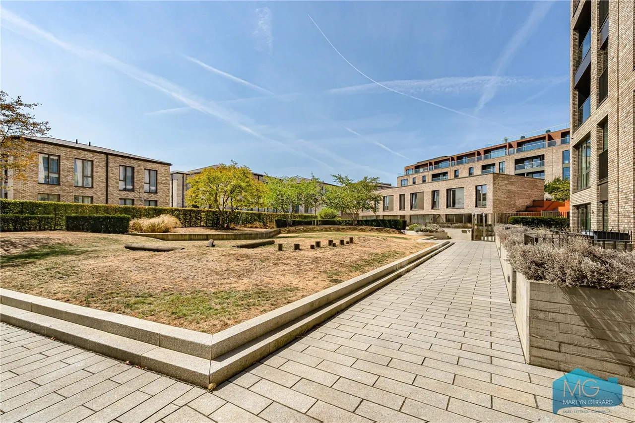 Royal Engineers Way, London, NW7, photo 8