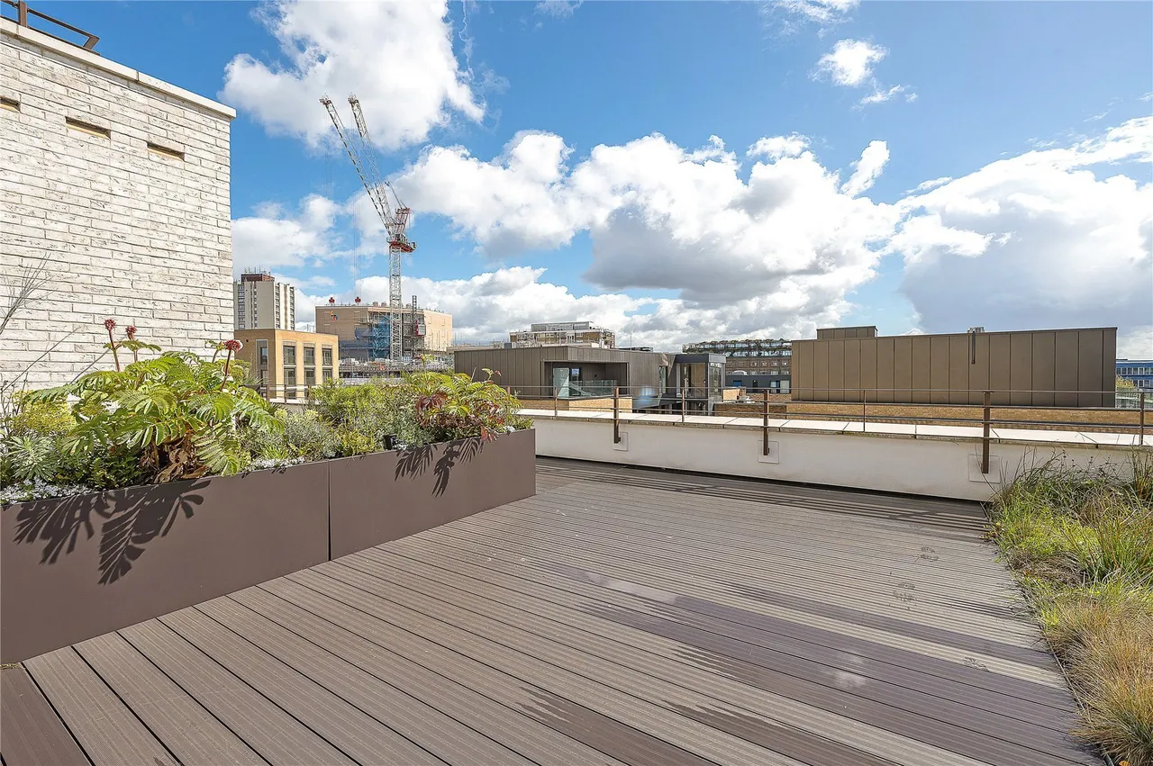 Haverstock Hill, Camden, London, NW3, photo 12