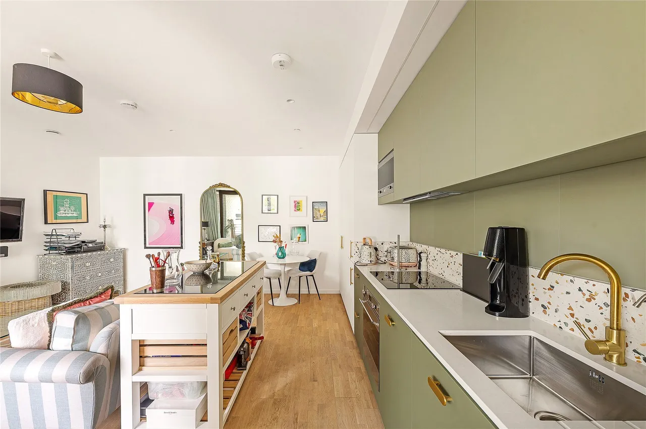 Haverstock Hill, Camden, London, NW3, photo 3
