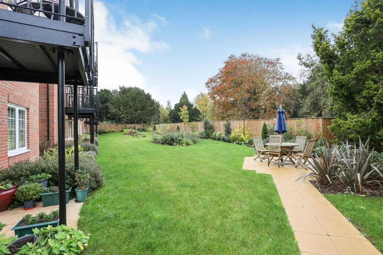 Manor Park, Ruddington, NG11, photo 12