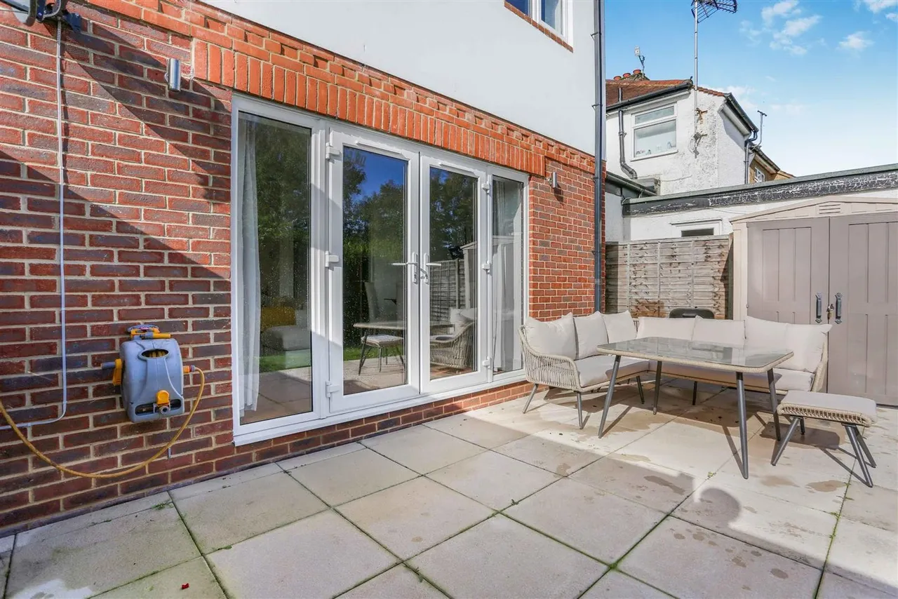 Beverley Road, Whyteleafe, CR3, photo 16