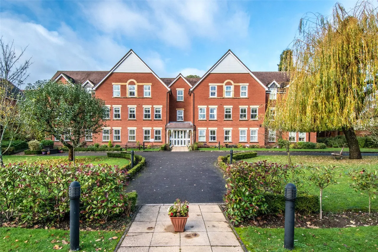 2 bed flat for sale — College Road, Bromsgrove, Worcestershire, B60 2NB