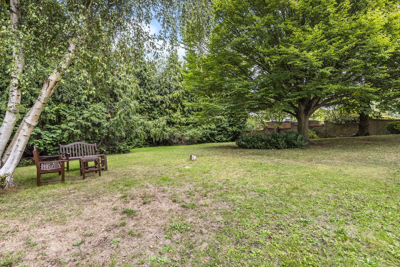 16 Hillcrest Road, Ealing, photo 4