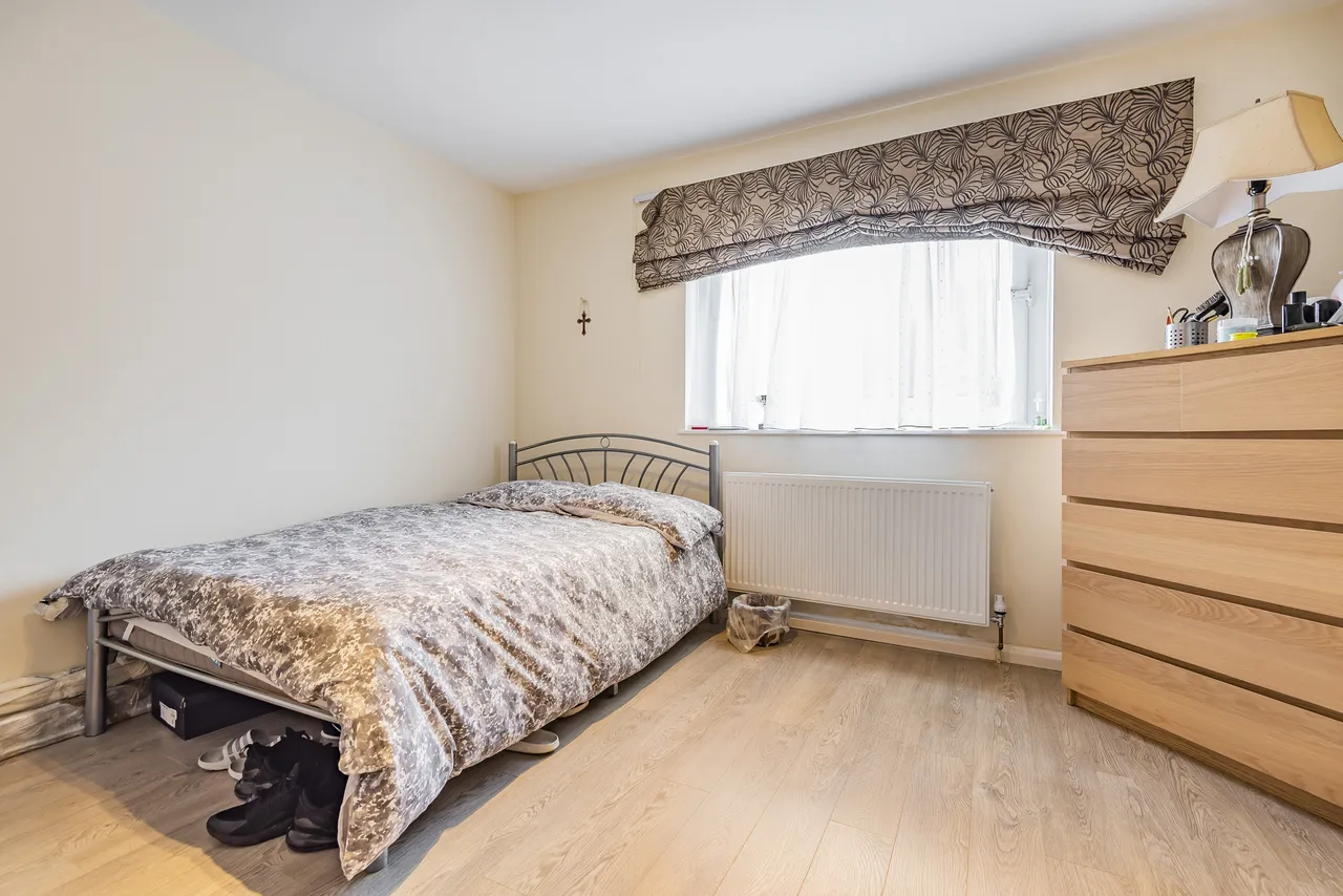 16 Hillcrest Road, Ealing, photo 7