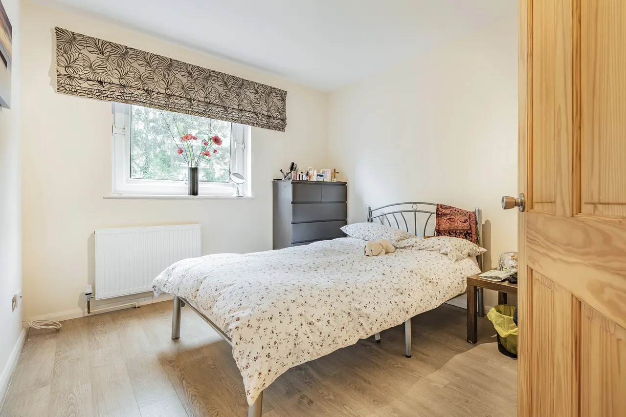 16 Hillcrest Road, Ealing, photo 6