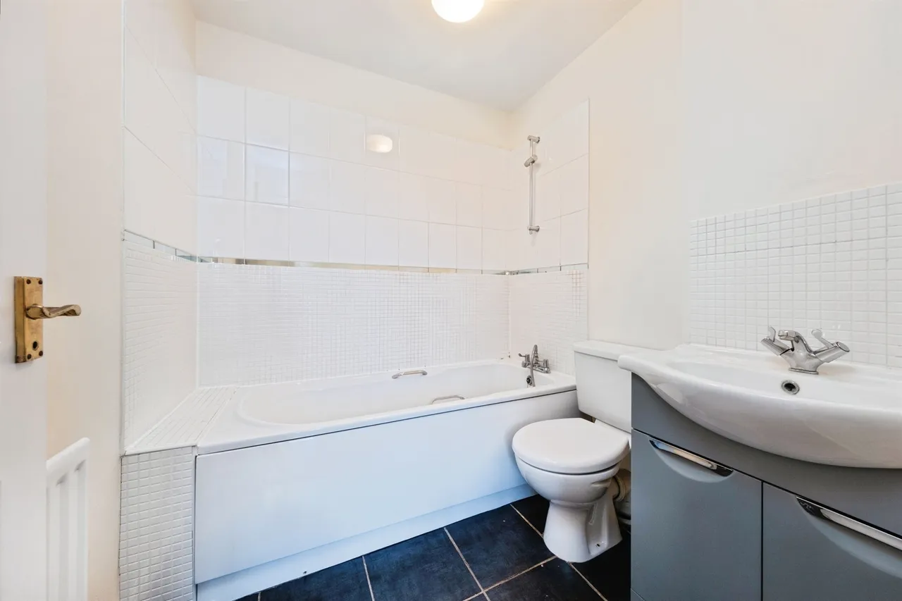 Moors Close, Deanshanger, MK19, photo 12