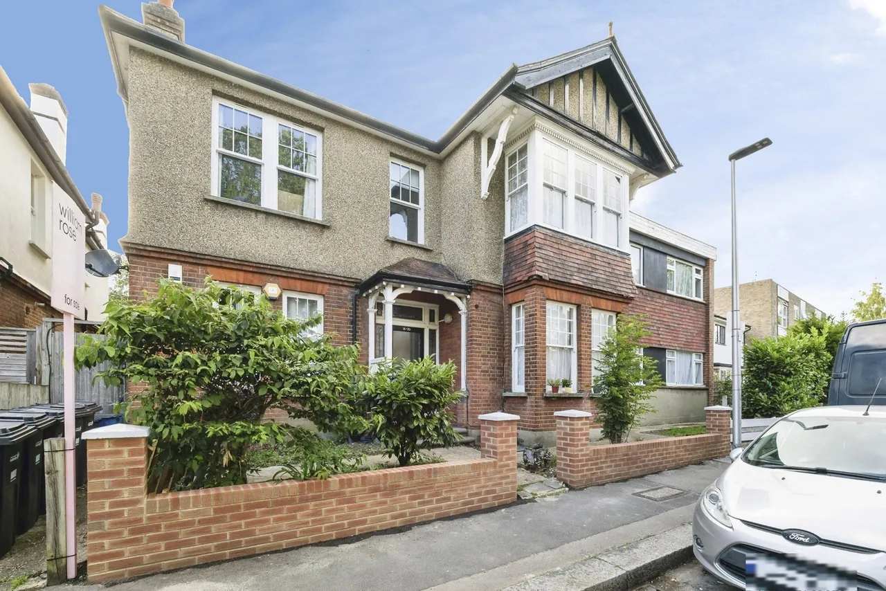 2 bed flat for sale — Glengall Road, WOODFORD GREEN, Essex, IG8
