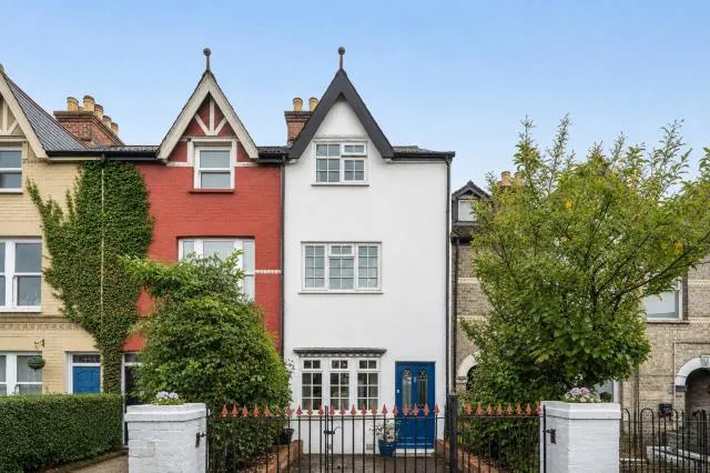 3 bed house for sale, London Road, High Wycombe, HP11