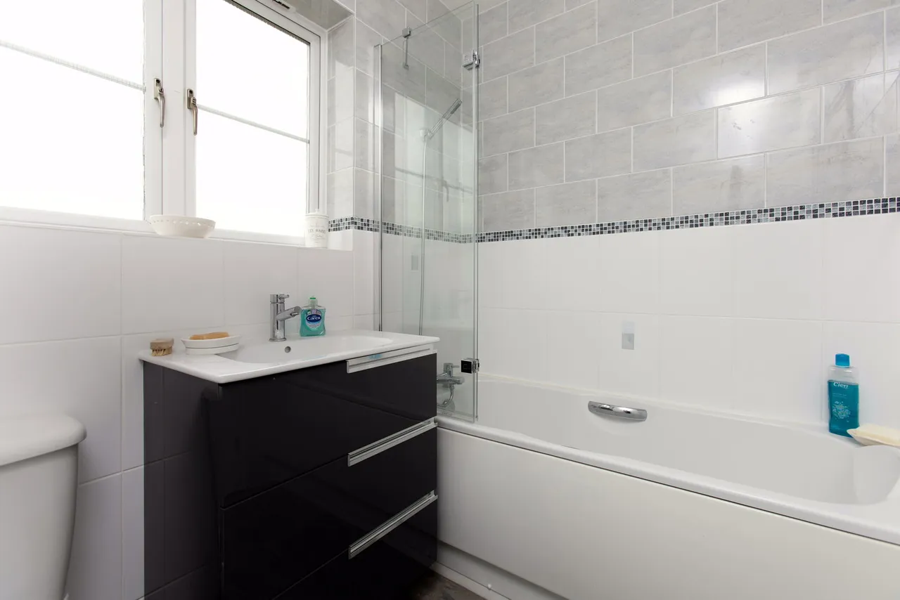 Newlands Walk, Devizes, SN10, photo 17