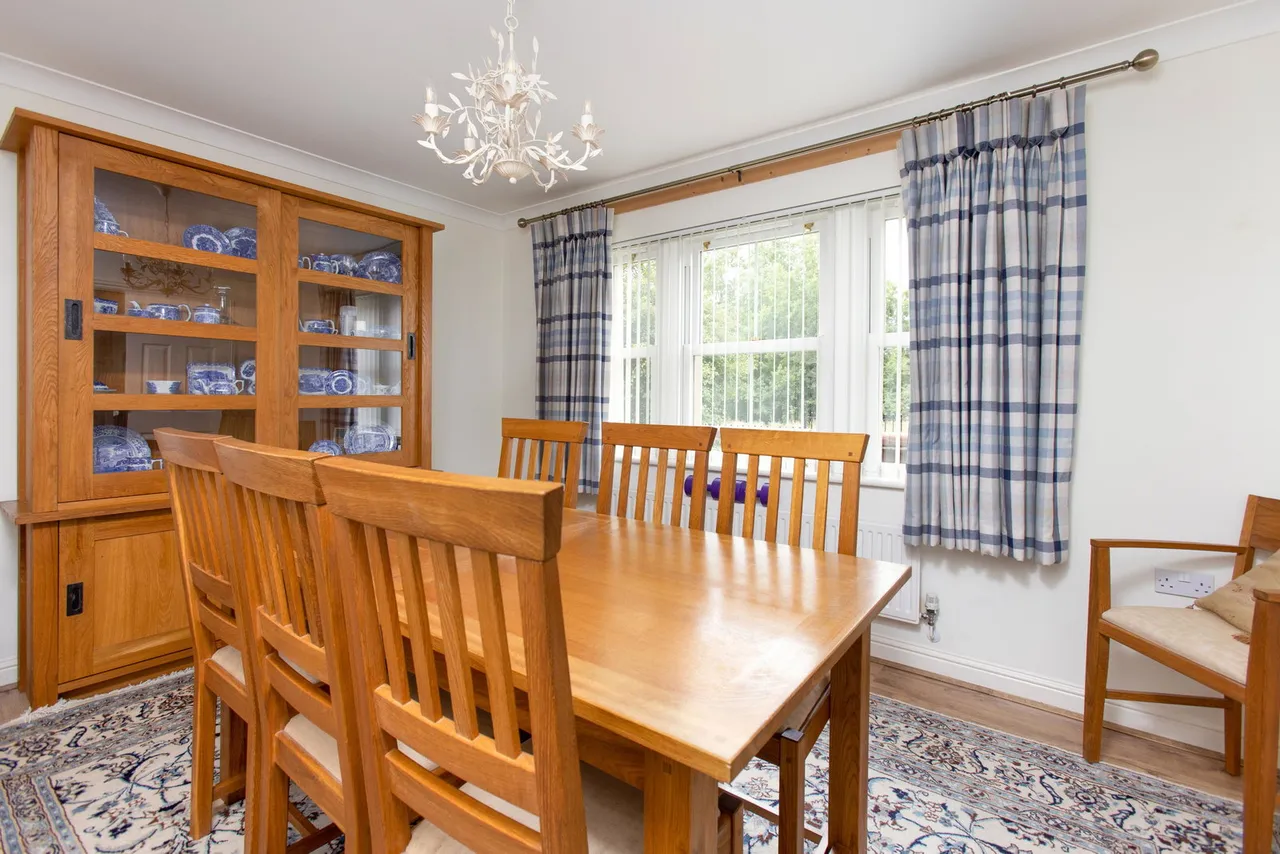 Newlands Walk, Devizes, SN10, photo 27