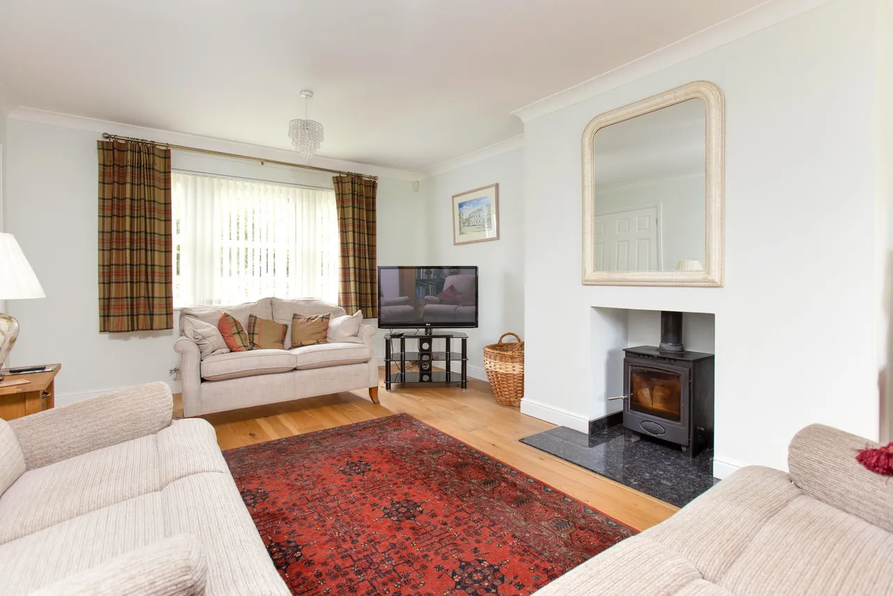 Newlands Walk, Devizes, SN10, photo 3