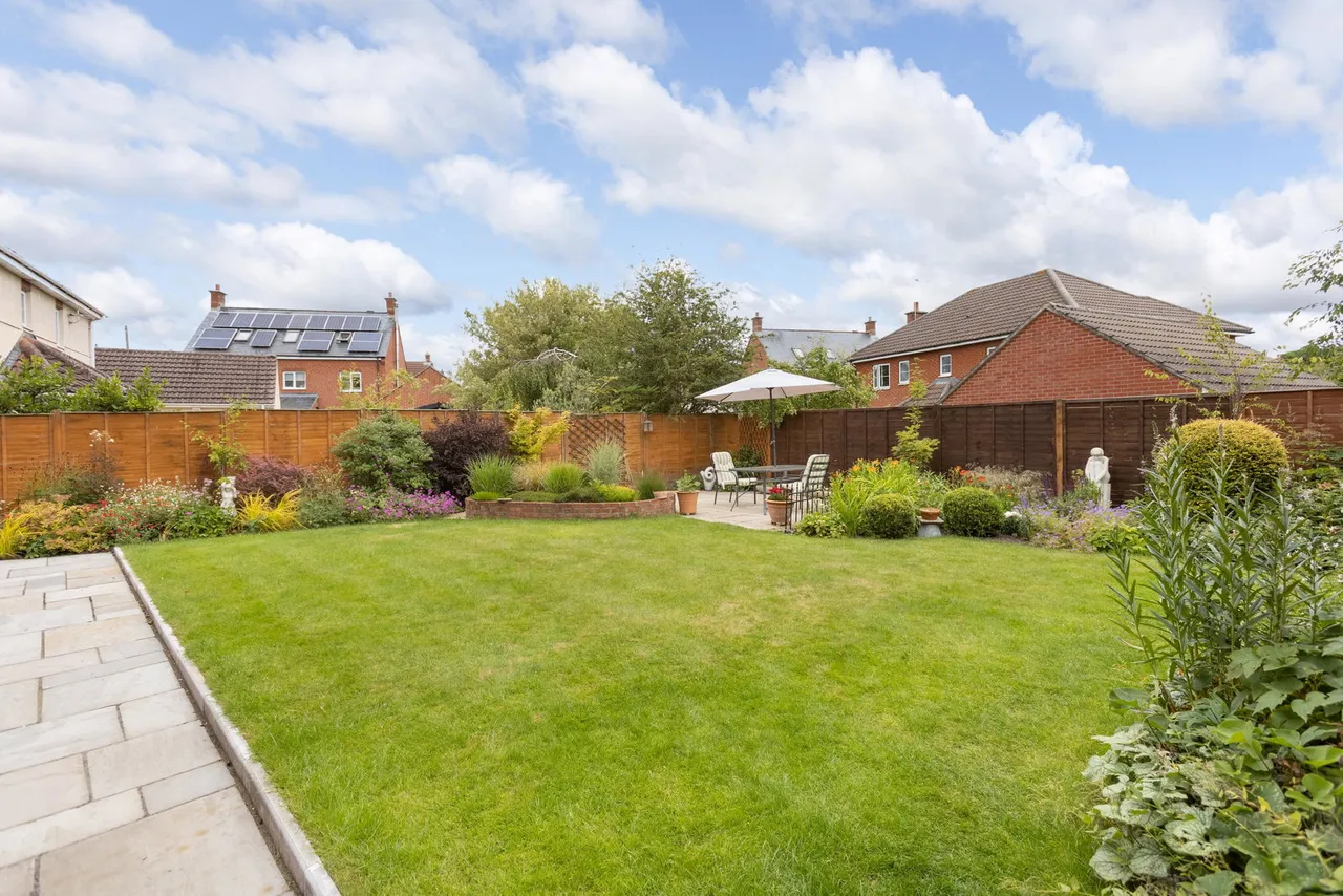 Newlands Walk, Devizes, SN10, photo 2