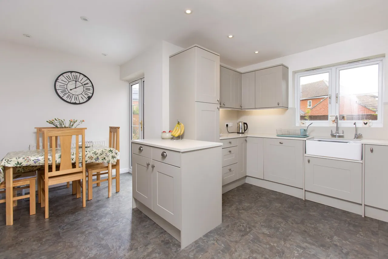 Newlands Walk, Devizes, SN10, photo 7