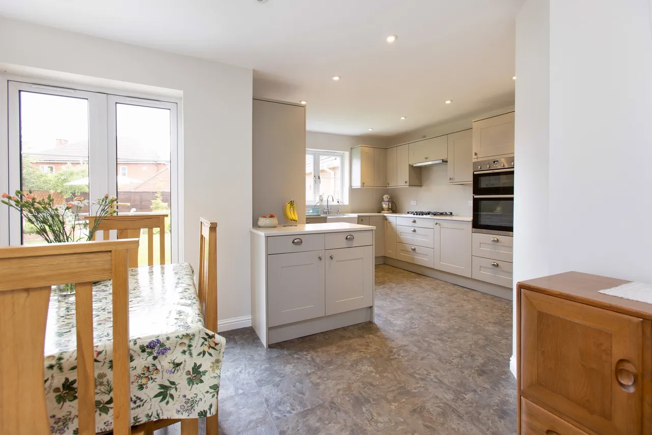 Newlands Walk, Devizes, SN10, photo 30