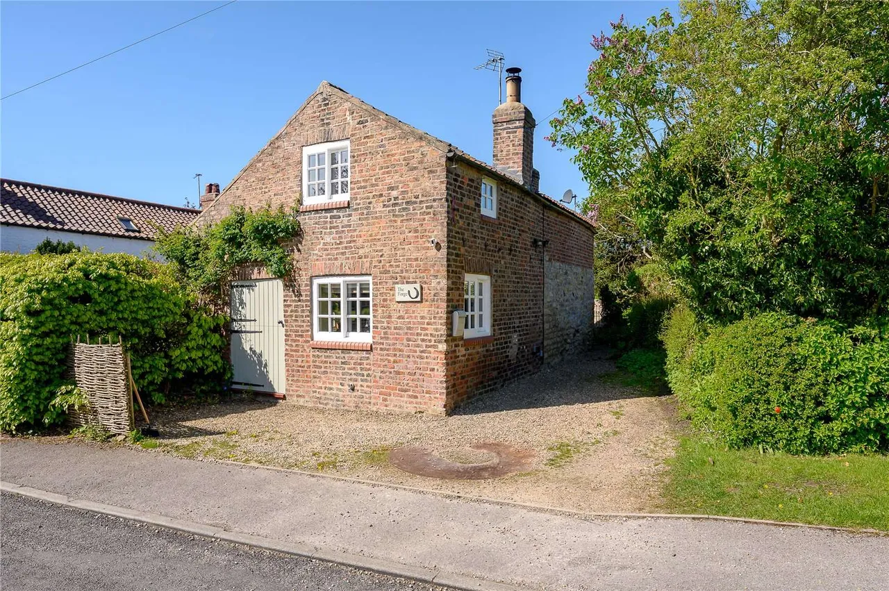 High Street, Thornton Le Clay, YO60, photo 17